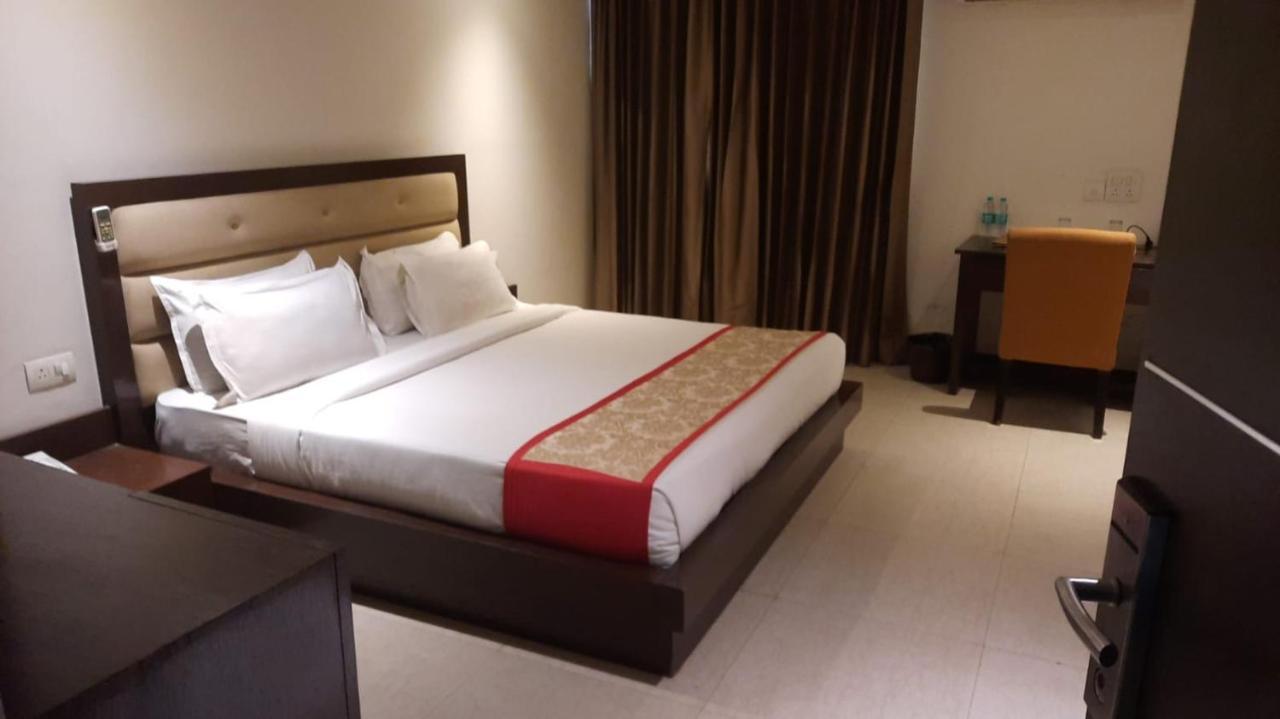 Zenith Hotel - Delhi Airport Nuova Delhi Esterno foto