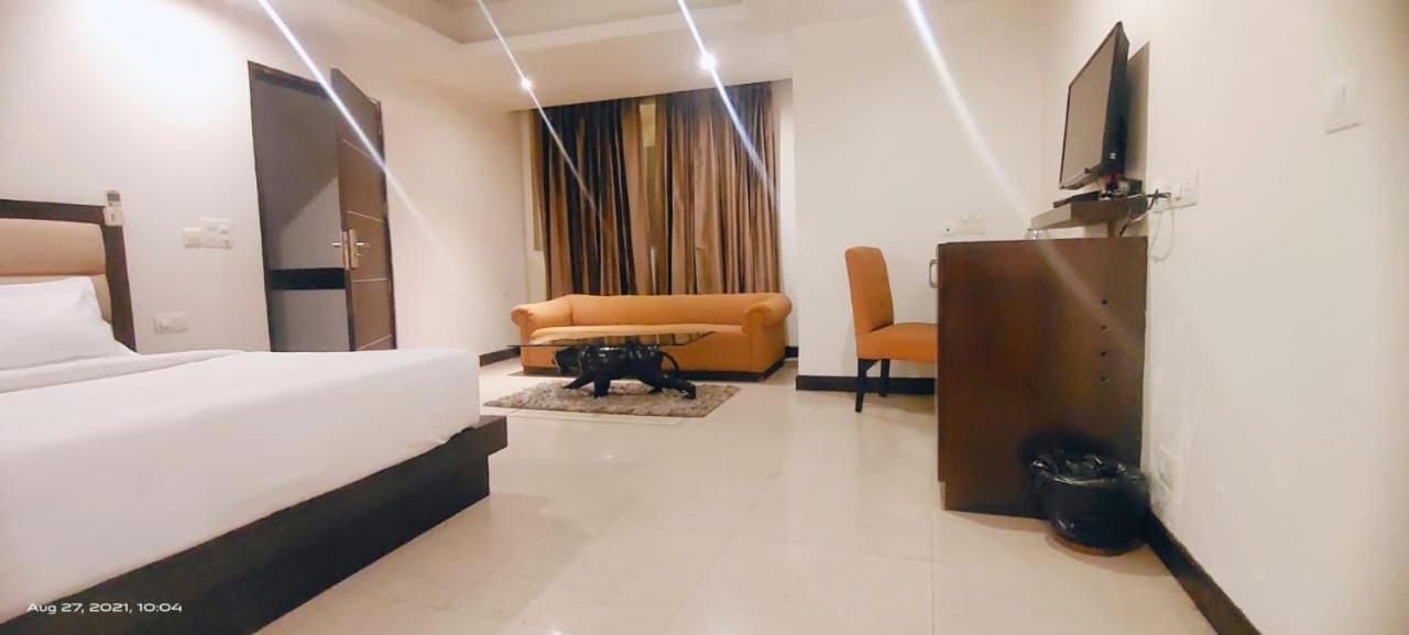 Zenith Hotel - Delhi Airport Nuova Delhi Esterno foto